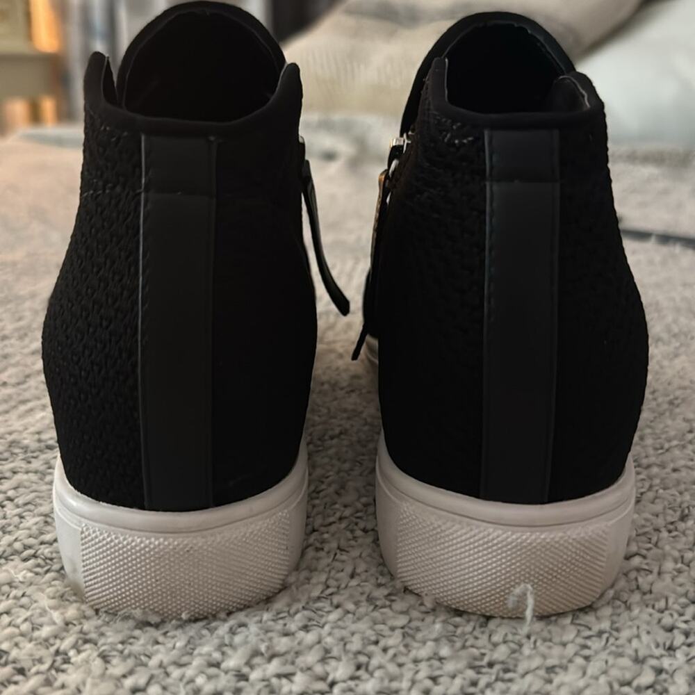 Steve Madden Black Women's Platform Side Zip Booties - Picture 2 of 5